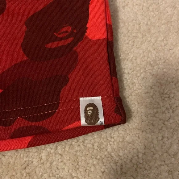 Bape Red OG Camo Shark Shorts Size Small - Picture 7 of 7